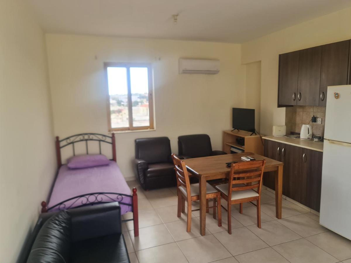 Top Floor 1 Bdrm Aprtrmnt Leilighet Dromolaxia Eksteriør bilde