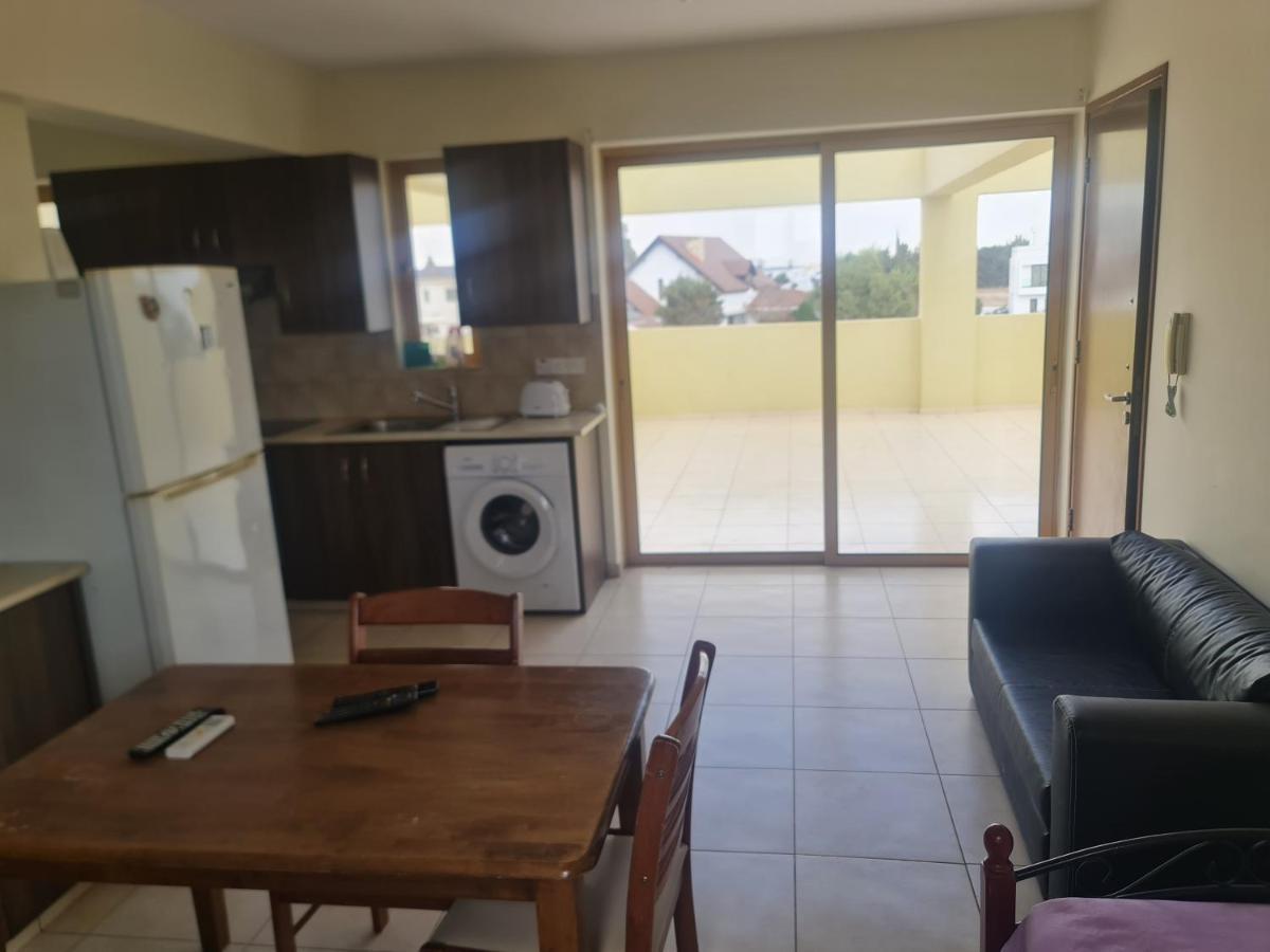 Top Floor 1 Bdrm Aprtrmnt Leilighet Dromolaxia Eksteriør bilde