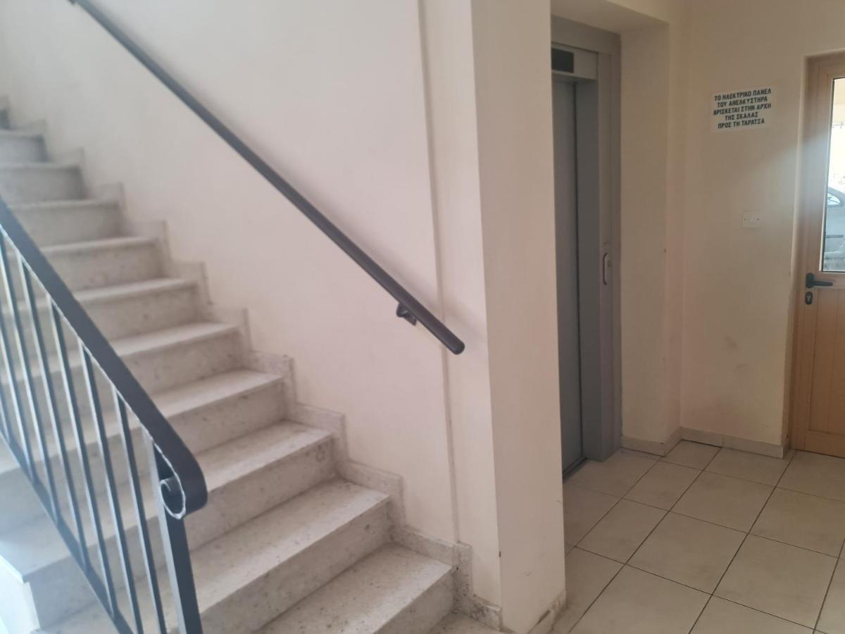 Top Floor 1 Bdrm Aprtrmnt Leilighet Dromolaxia Eksteriør bilde
