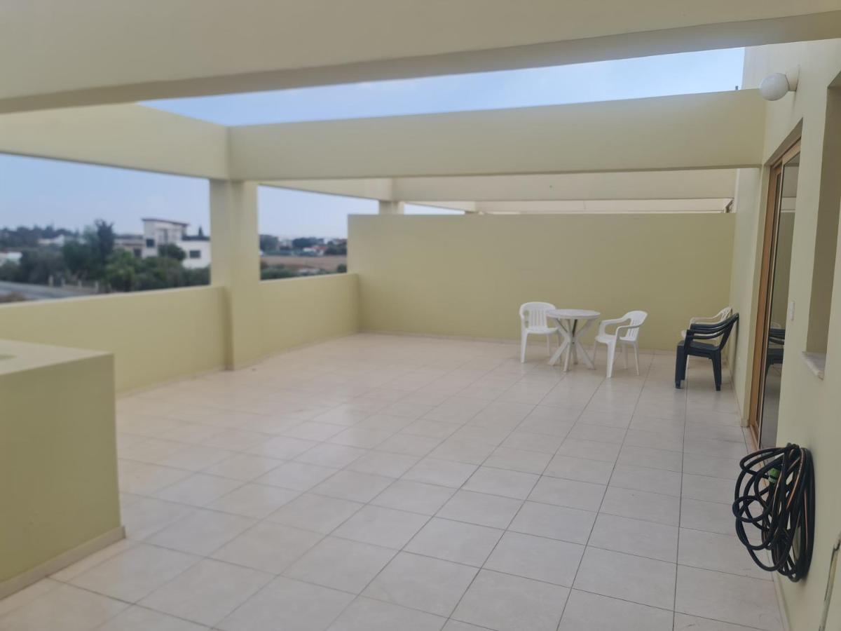 Top Floor 1 Bdrm Aprtrmnt Leilighet Dromolaxia Eksteriør bilde